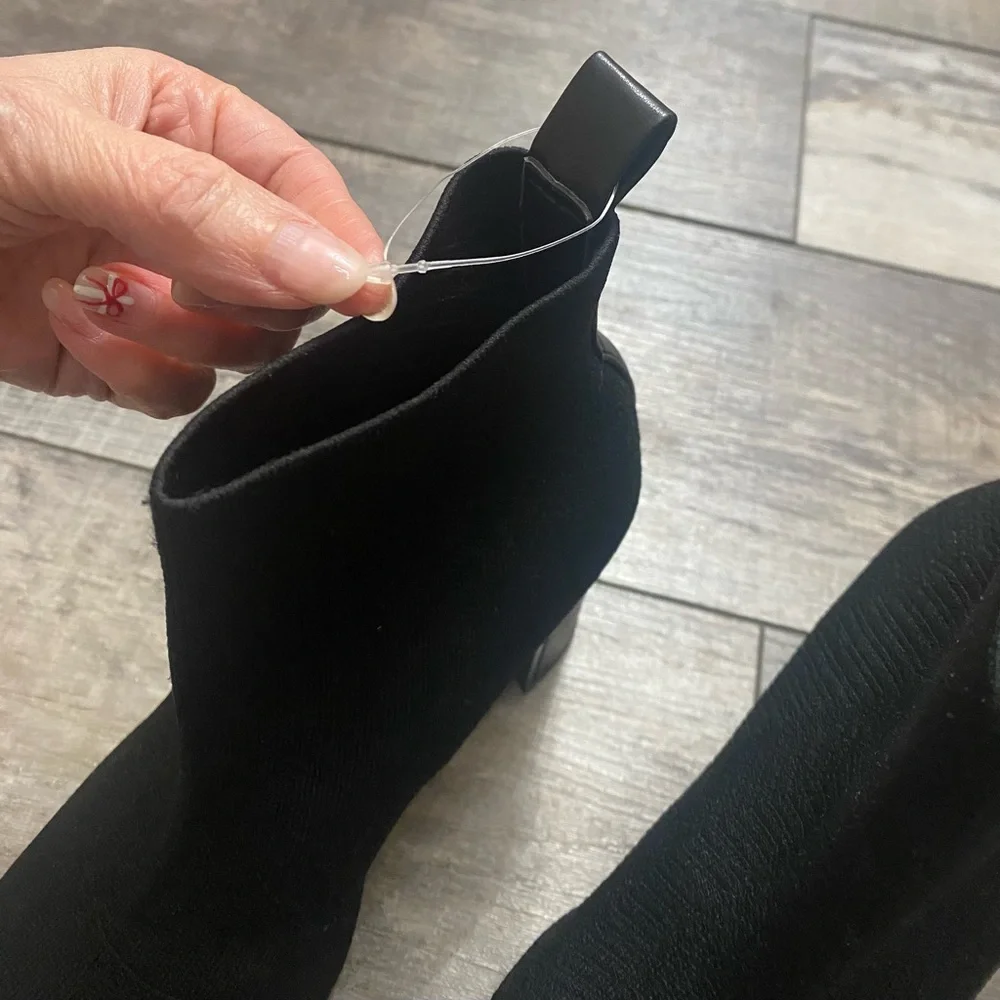 BCBGeneration Black Ankle Booties Stretch Pull On Casual Dressy Event NWOT - Picture 6 of 9